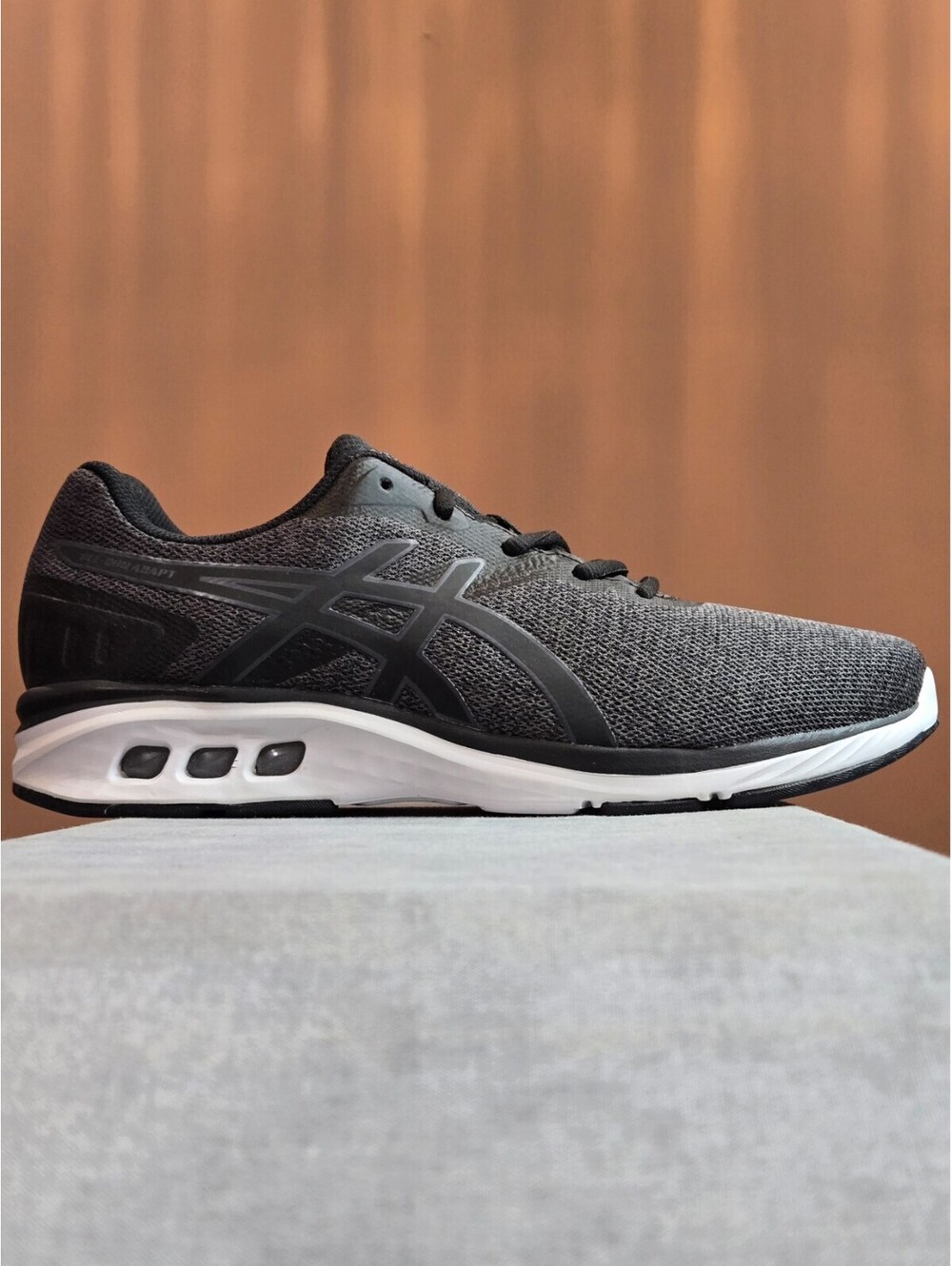 asics Gel-Run Adapt UNRELEASED IN USA - Black / White (1011B786-001) Men's 8